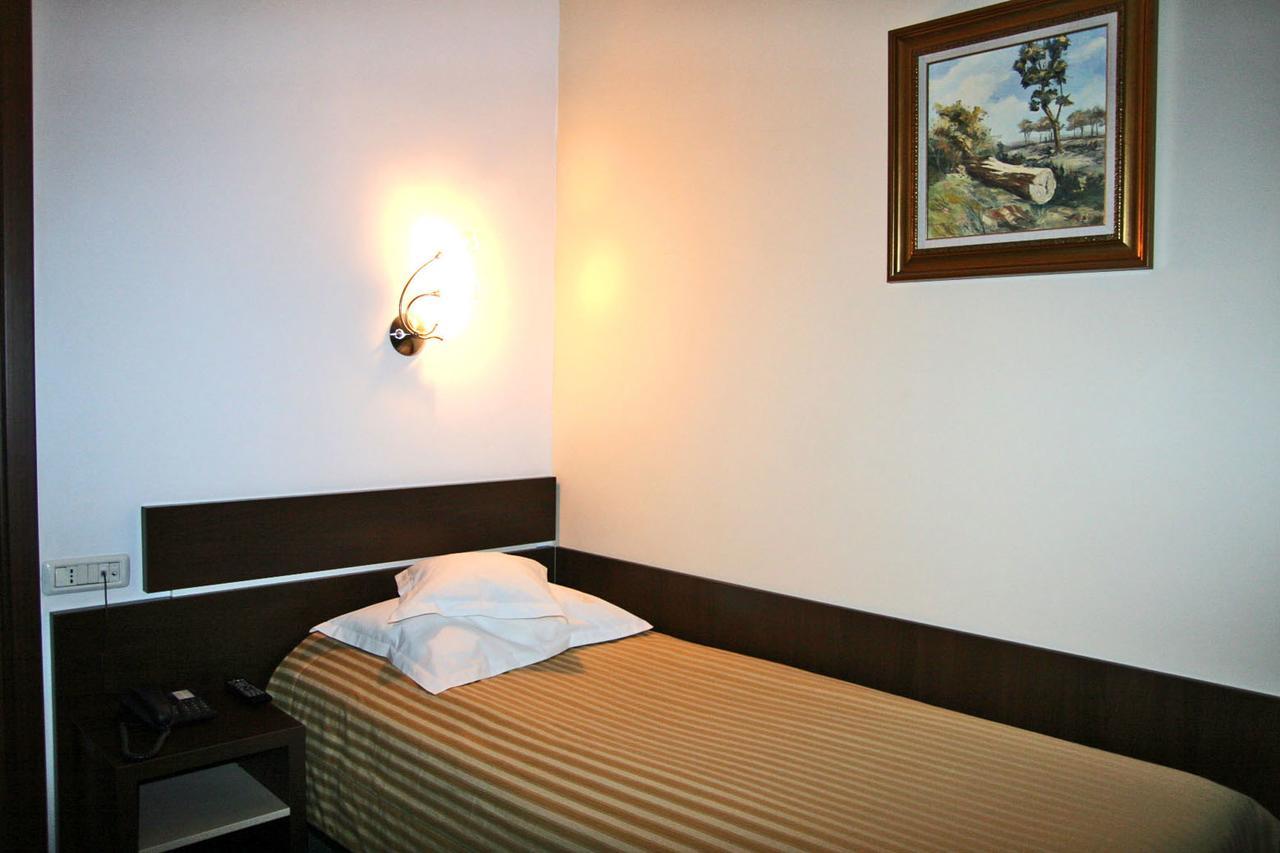 Hotel Kilometrul Zero Dragasani Exteriér fotografie